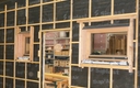 préfabrication de murs ossature bois en atelier avec pose de l'isolation et des menuiseries extérieures